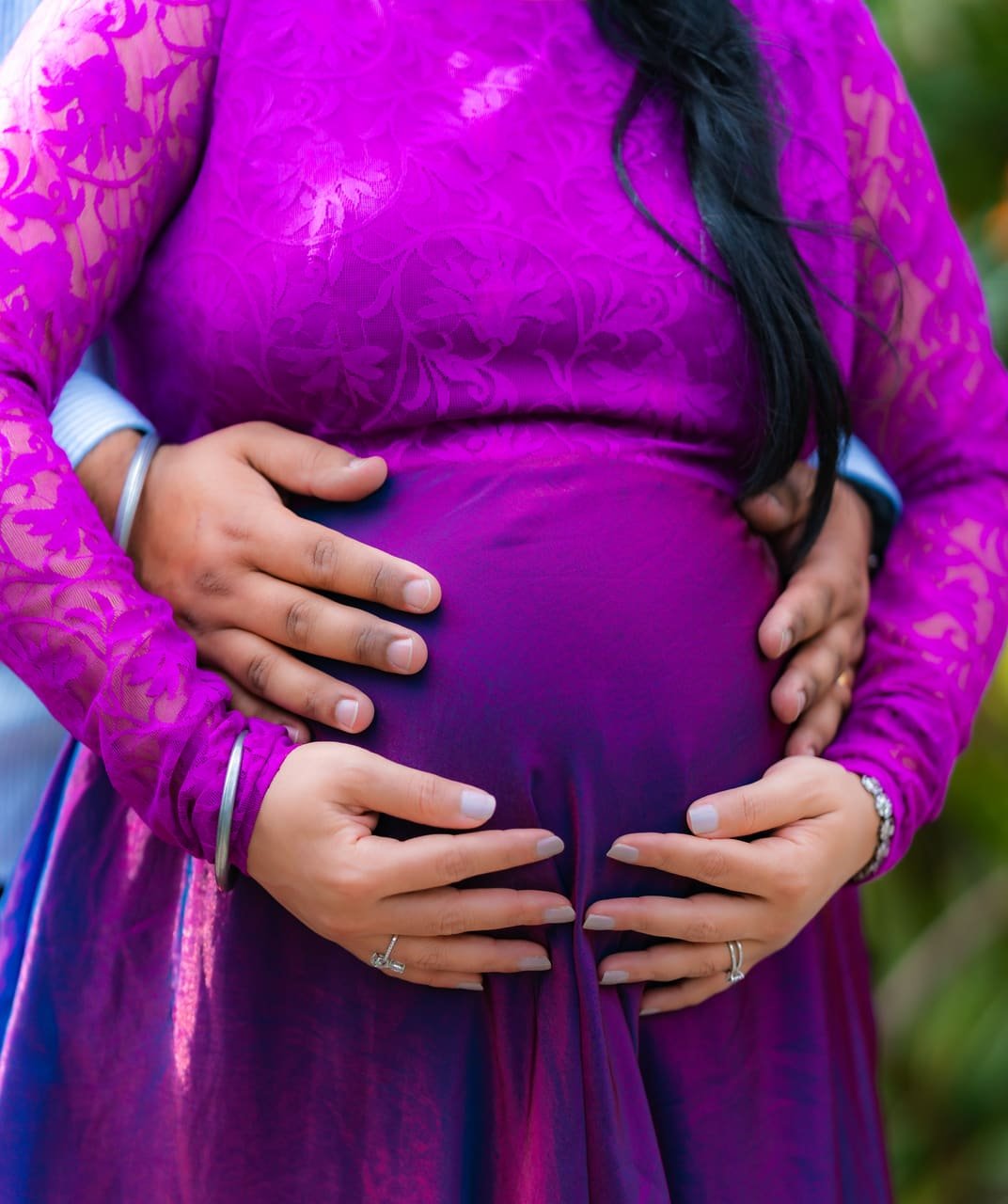 Maternity, garden and beach, photo 9 of 16