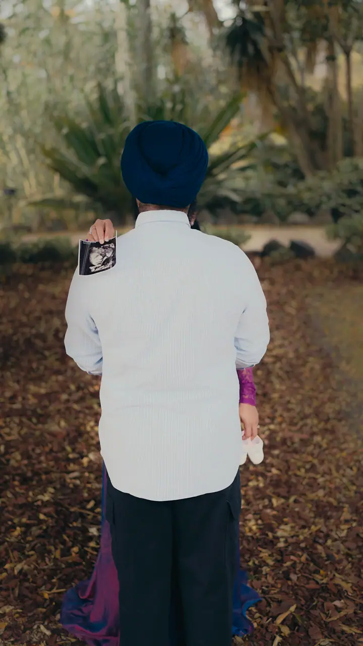 Maternity reel II — film still
